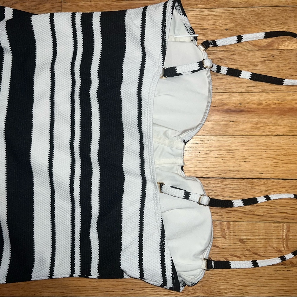 Bathing suit - Picture 3 of 6